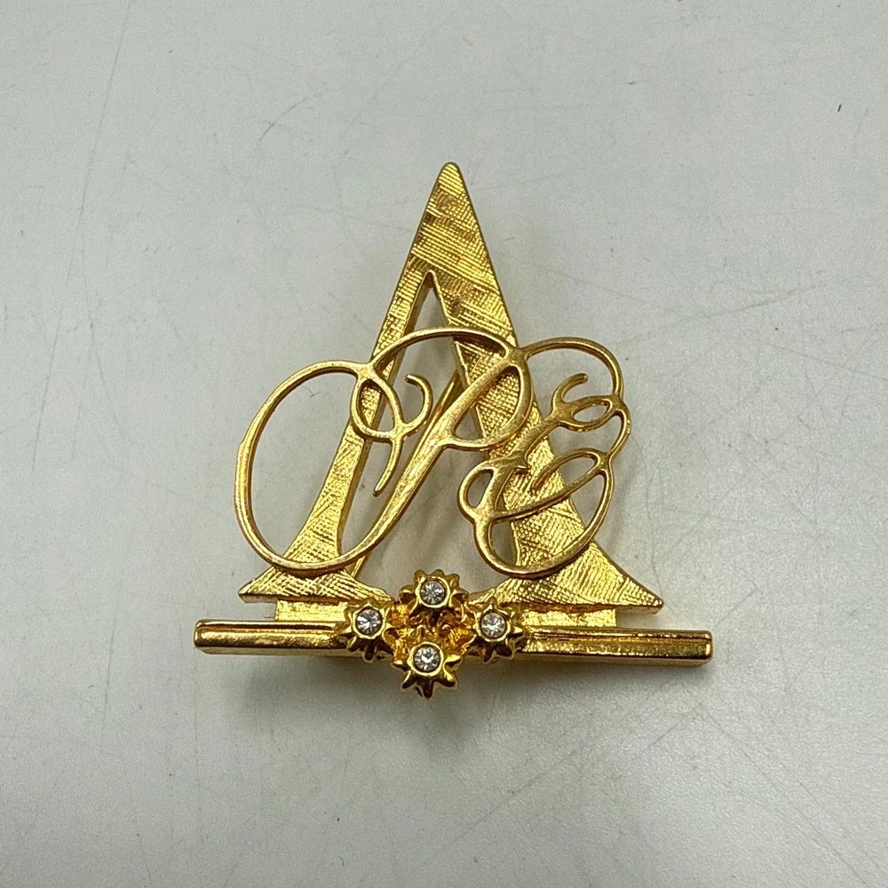 Vintage 1992 Gold Tone Initial‎ Triangle Brooch Rhinestone Script Pin 1.5 Inch